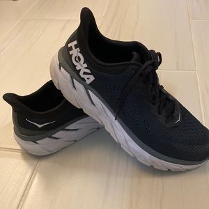 HOKA ONE ONE CLIFTON 7. Gently used great condition